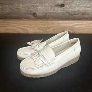 Dr. Scholl's Gel Pac Loafers White Leather Women's Slip On Tassels 8.5W READ